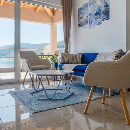 Seafront 2-Bedroom Apartment Nika - Rabac Exteriér fotografie