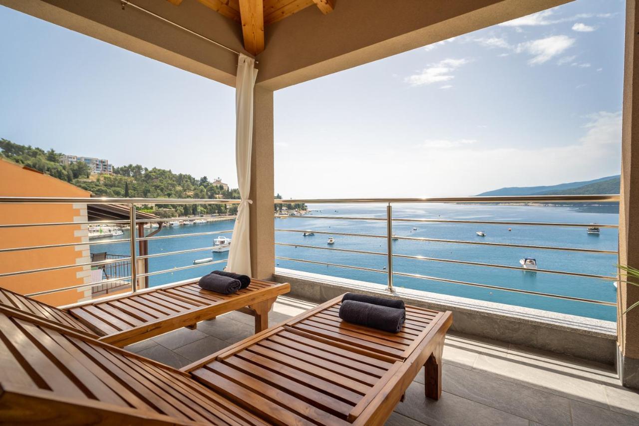 Seafront 2-Bedroom Apartment Nika - Rabac Exteriér fotografie