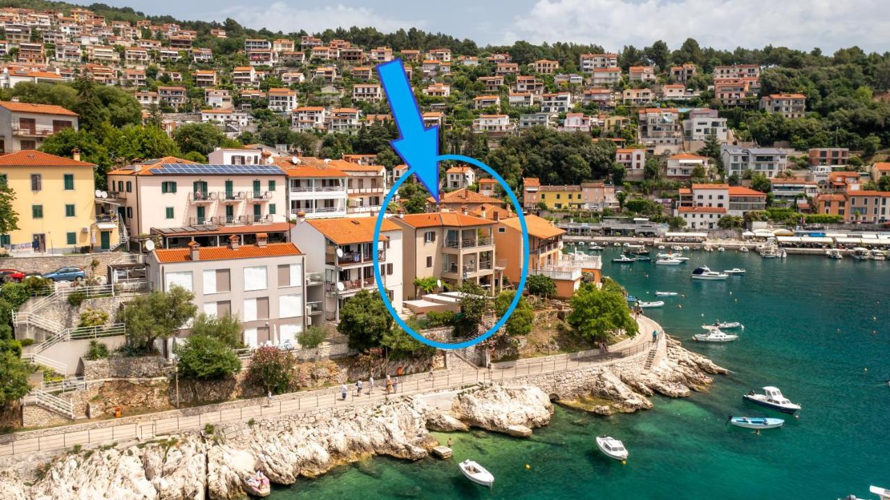 Seafront 2-Bedroom Apartment Nika - Rabac Exteriér fotografie