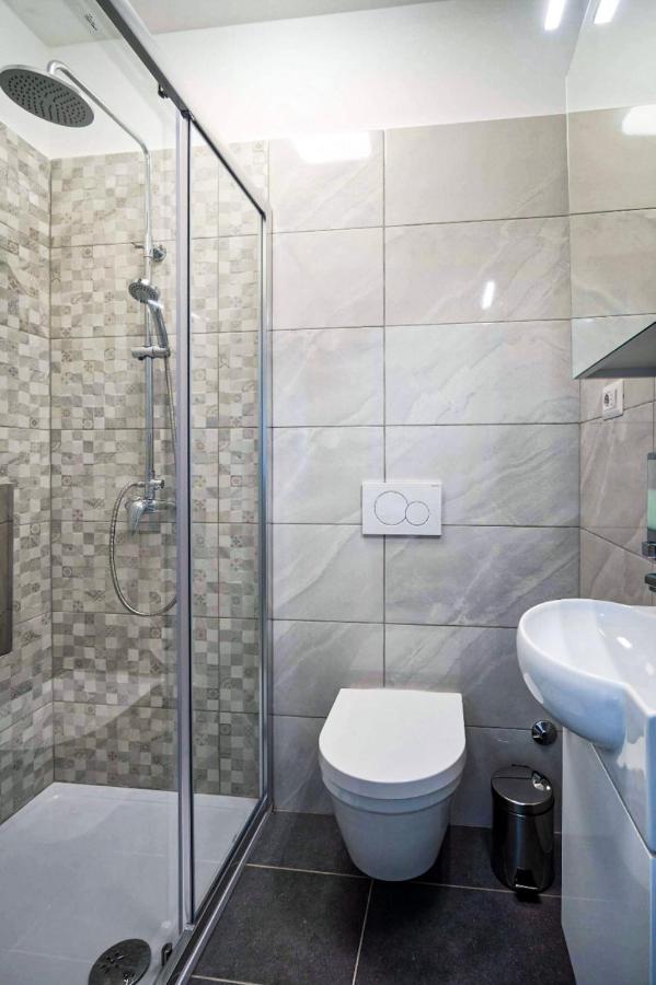 Seafront 2-Bedroom Apartment Nika - Rabac Exteriér fotografie
