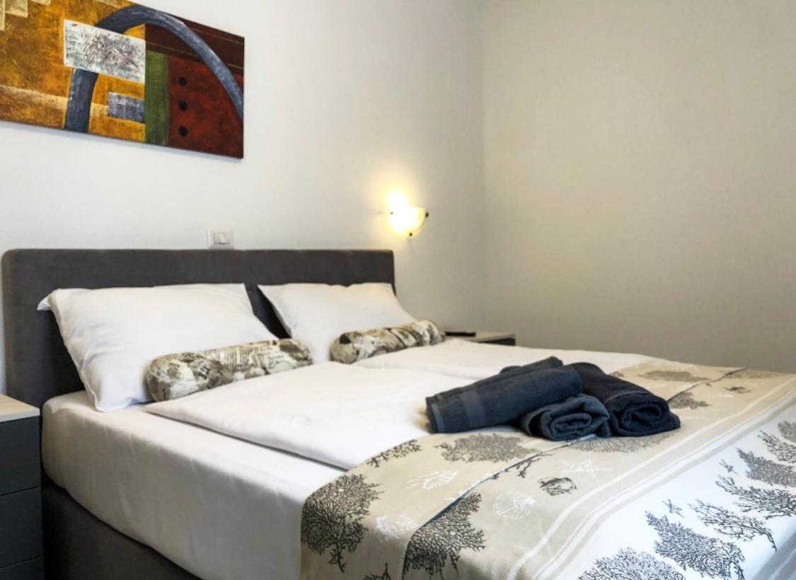 Seafront 2-Bedroom Apartment Nika - Rabac Exteriér fotografie