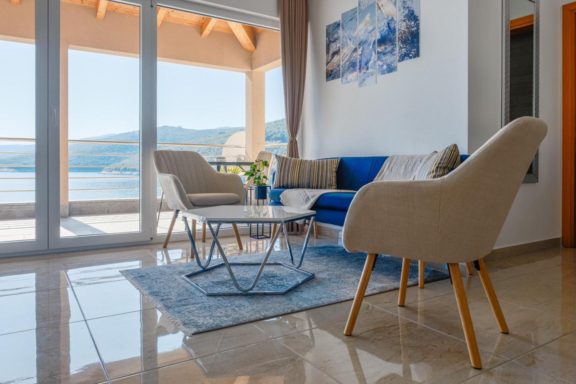 Seafront 2-Bedroom Apartment Nika - Rabac Exteriér fotografie